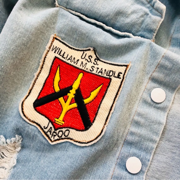 UNIQUE VINTAGE DECORATED DENIM SHACKET SIZE S/M - Picture 4 of 7